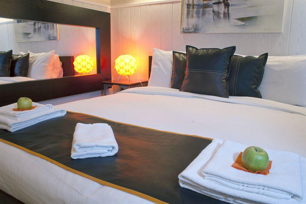 Hostal Oxum Madrid Esterno foto