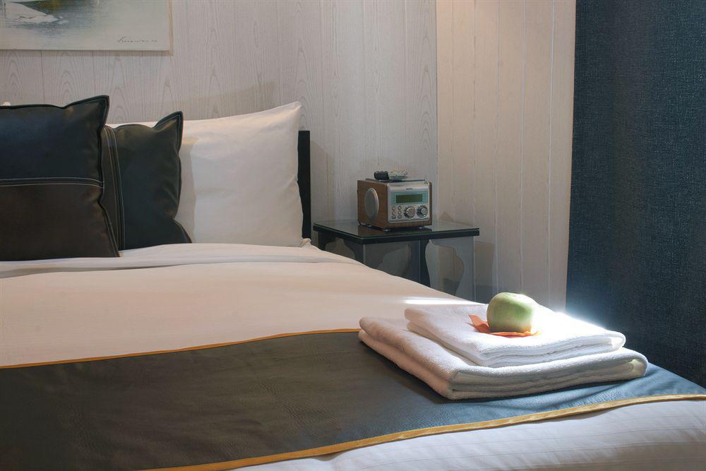 Hostal Oxum Madrid Esterno foto